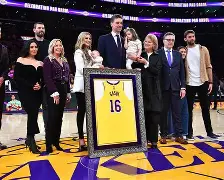 kaiyun网页版平台-令人泪目！老将JordanFerguson宣布退役超级碗关键对决，全网刷屏！-